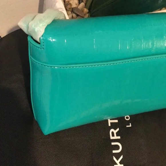 Kurt Geiger Landon Shoreditch Leather Envelope Clutch
KURT GEIGER LONDON - Picture 15 of 16